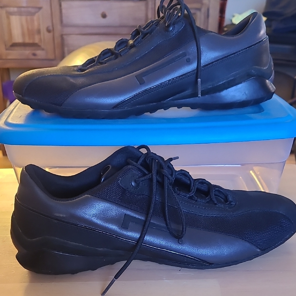 Women's Black Athletic Shoes